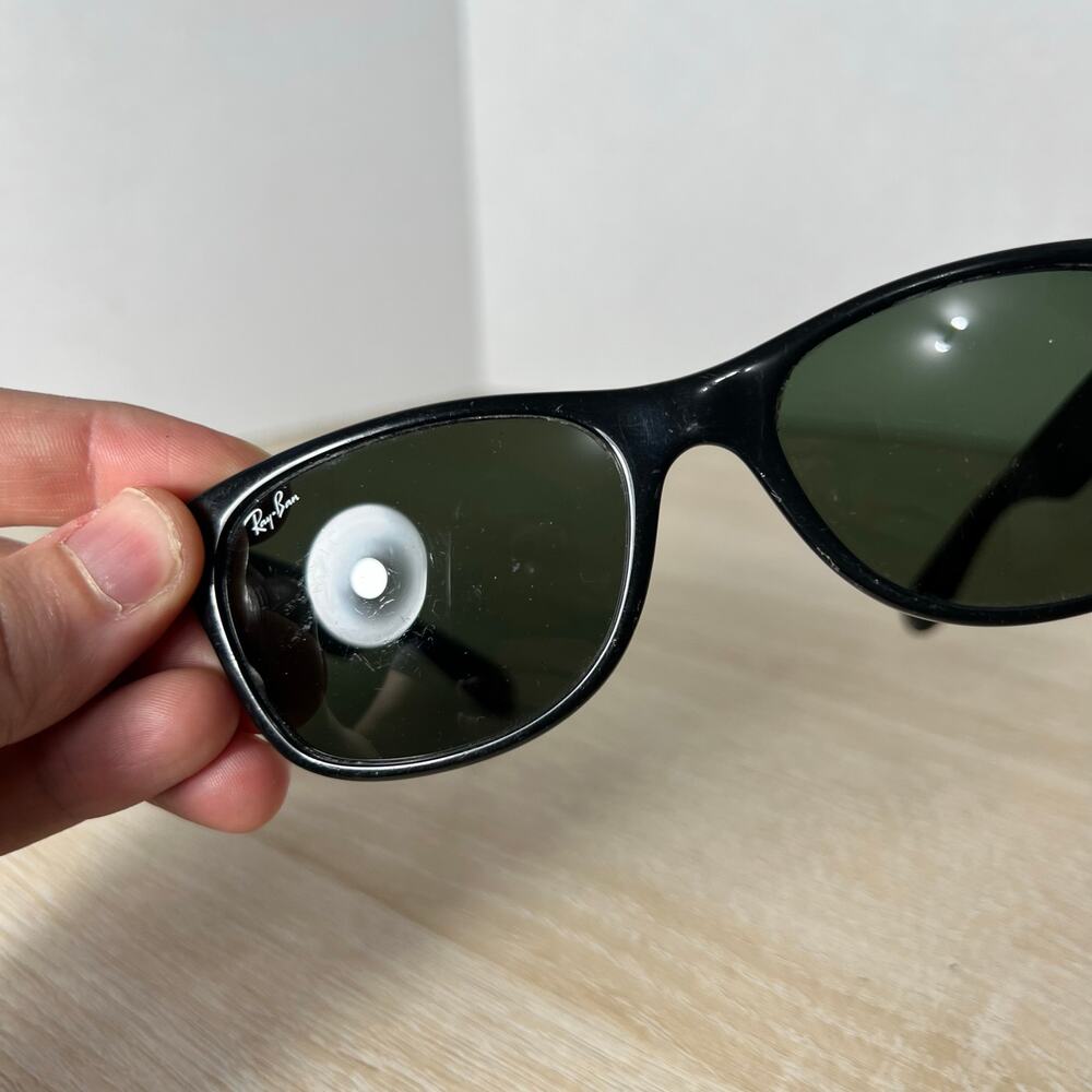 Ray-Ban RB2132 New Wayfarer 901 Sunglasses Black DAMAGED 55-18 Italy - Picture 15 of 16